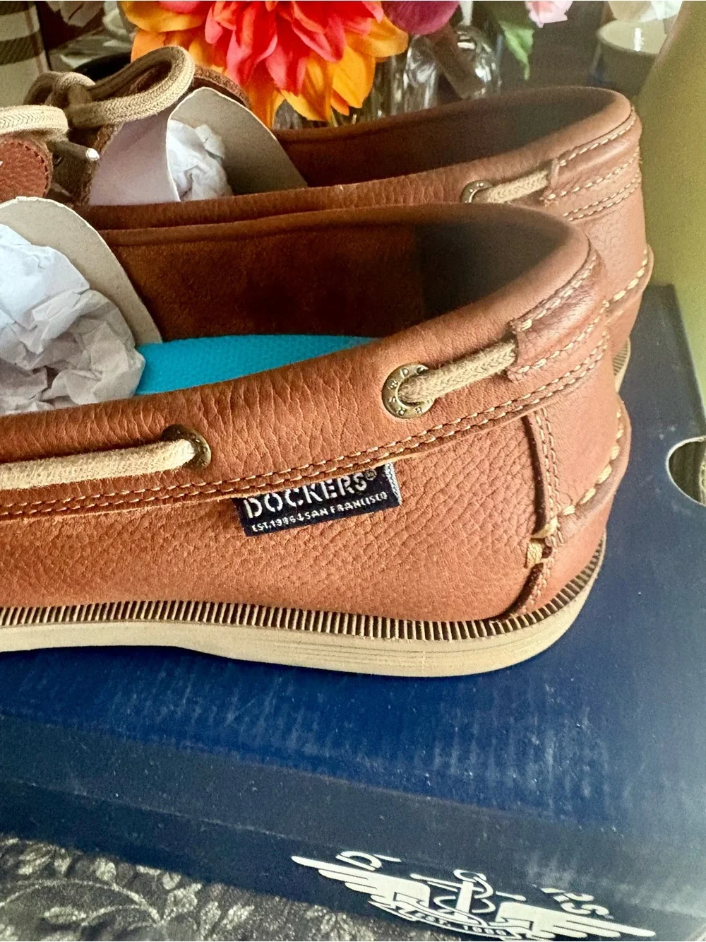 Dockers Men's and 9M Brown Leather Moccasin-Style Boat Shoes with Cream Laces